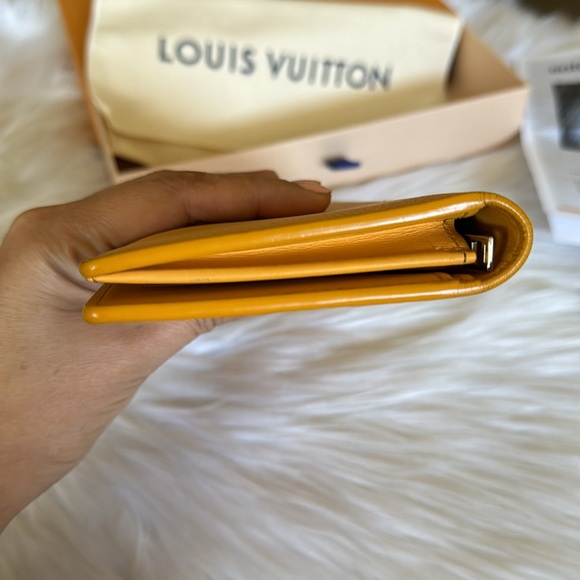Louis Vuitton Brazza Wallet yellow long wallet saffron aerogramme - Picture 6 of 17
